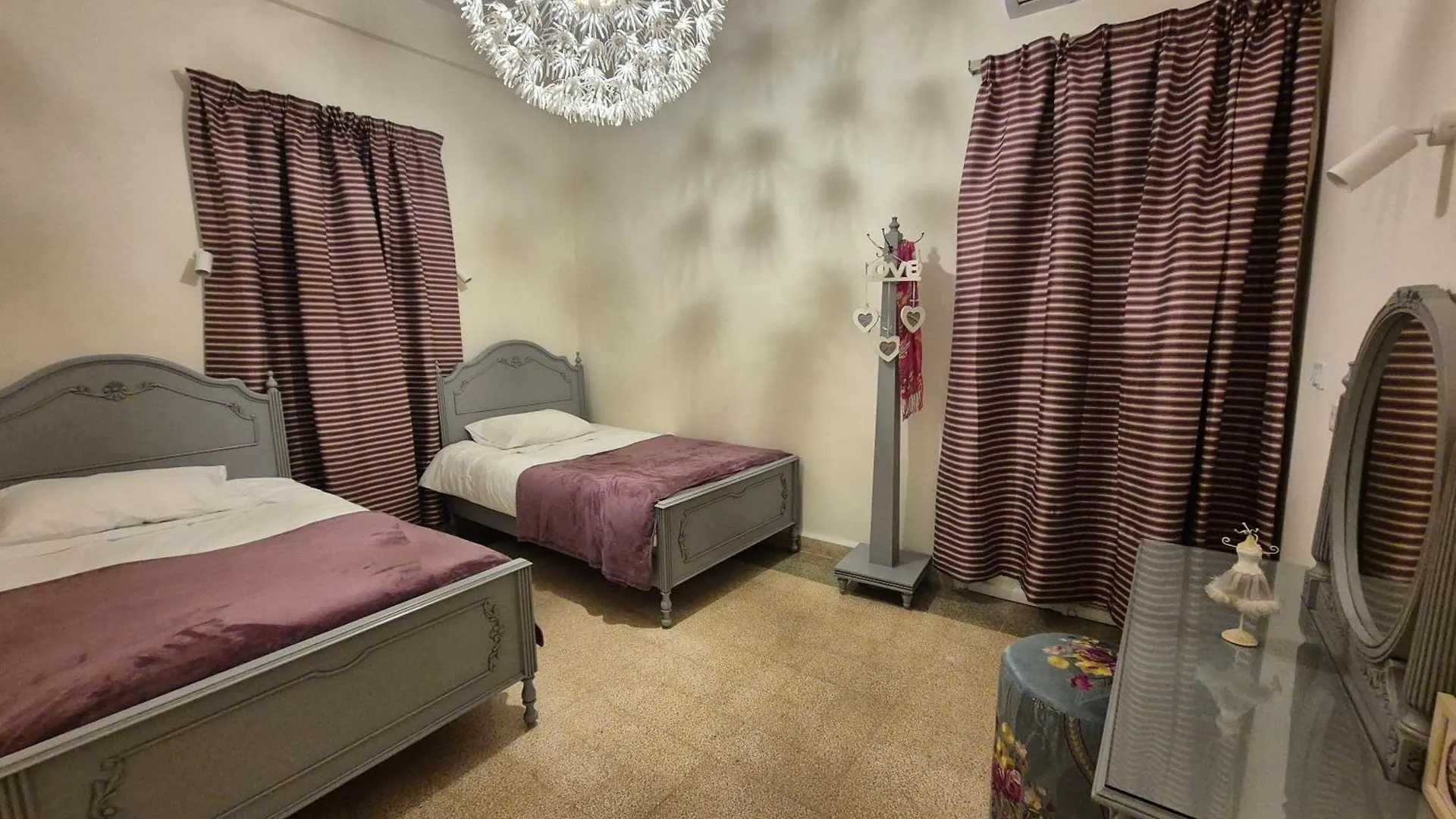 Apartment Prime Location - Steps From Beirut Most Lively District - Quiet Spacious And Authentic House