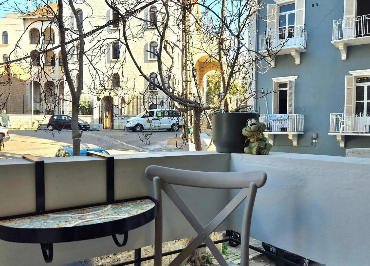 Apartment Prime Location - Steps From Beirut Most Lively District - Quiet Spacious And Authentic House