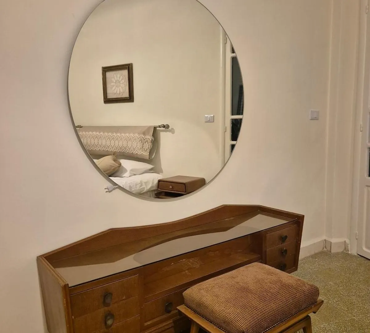 Prime Location - Steps From Beirut Most Lively District - Quiet Spacious And Authentic House Apartment