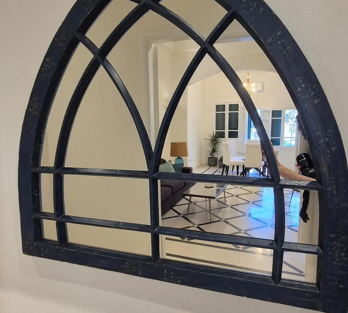 Prime Location - Steps From Beirut Most Lively District - Quiet Spacious And Authentic House 0*,